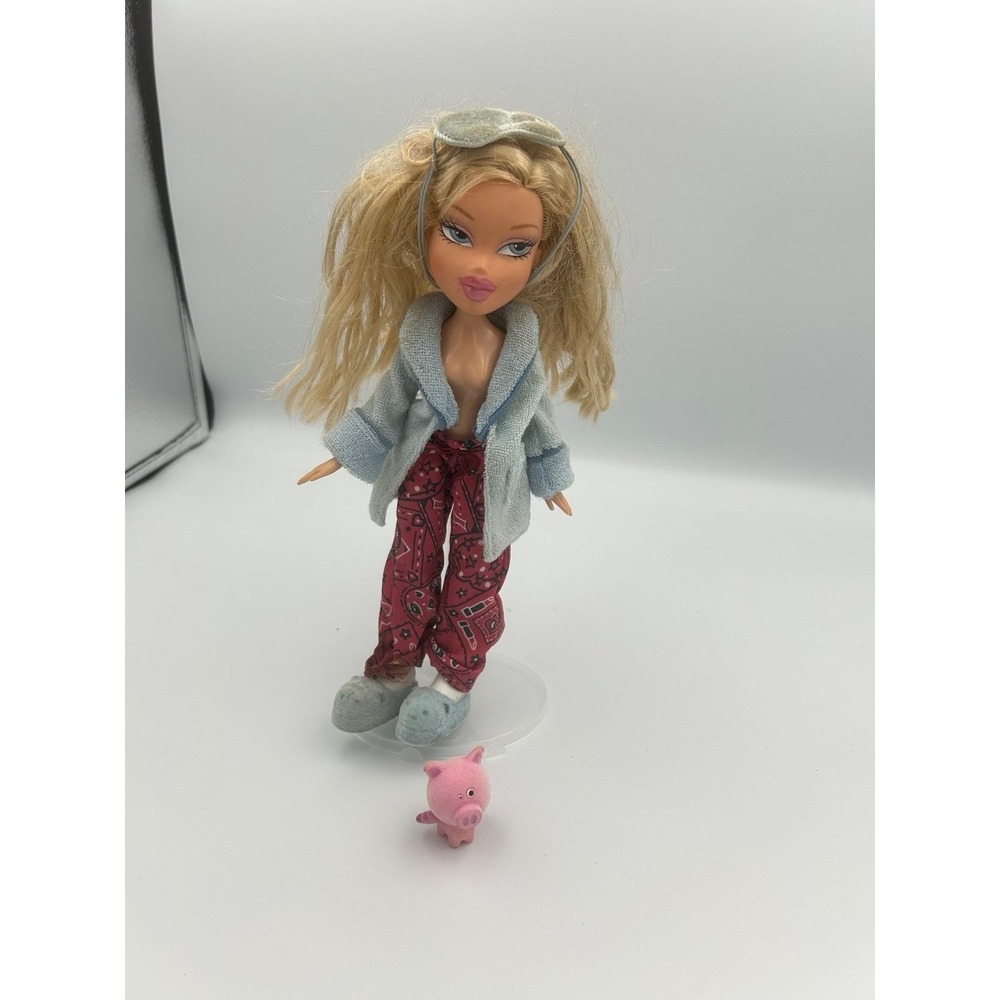 Bratz Slumber Party Cloe fashion doll